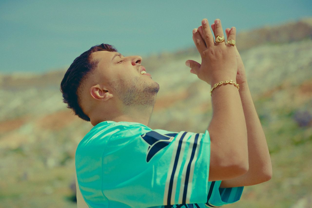 Dollar Selmouni – “Más que amigos”