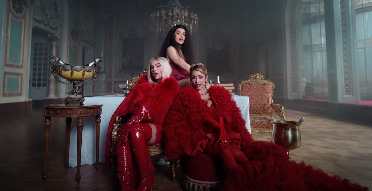 Lola Indigo, Maria Becerra, Villano Antillano – “La Reina (Remix)”