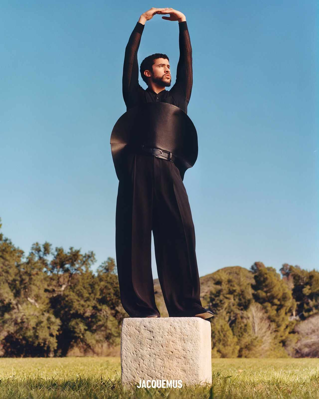 4-METAL-JACQUEMUS-BADBUNNY.jpg