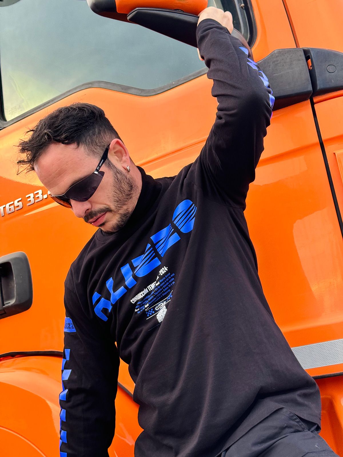 Alizz_merch_5.jpg