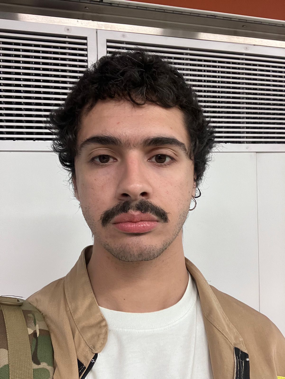 RETRATO-HUGO_SKINSFROMTHEINSIDEOFMYMOUTH.jpg