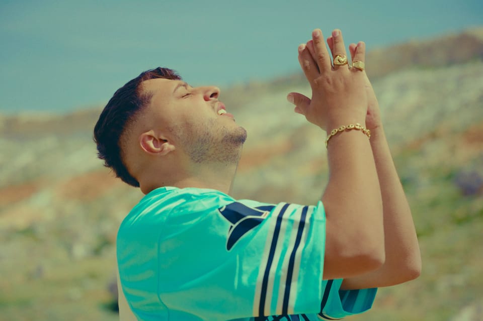 Dollar Selmouni – “Más que amigos”