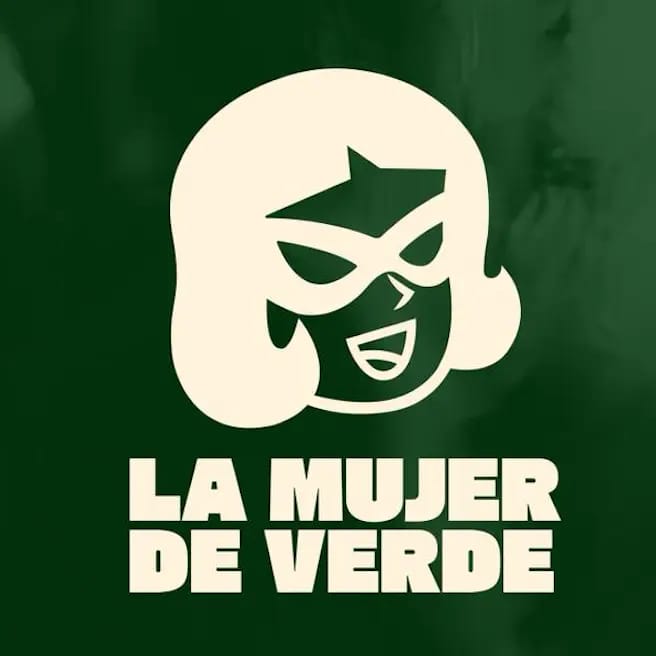 La mujer de verde.webp
