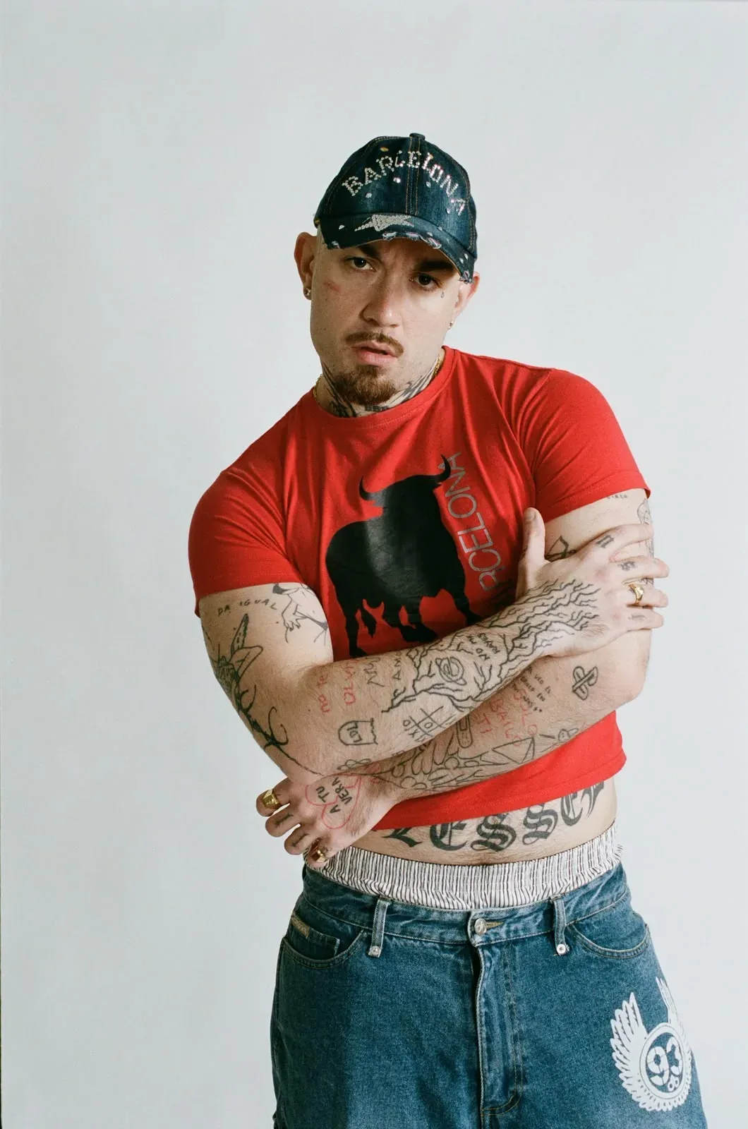 acero-la-calva-tatuada-conciencia-en-la-clase-acero-07