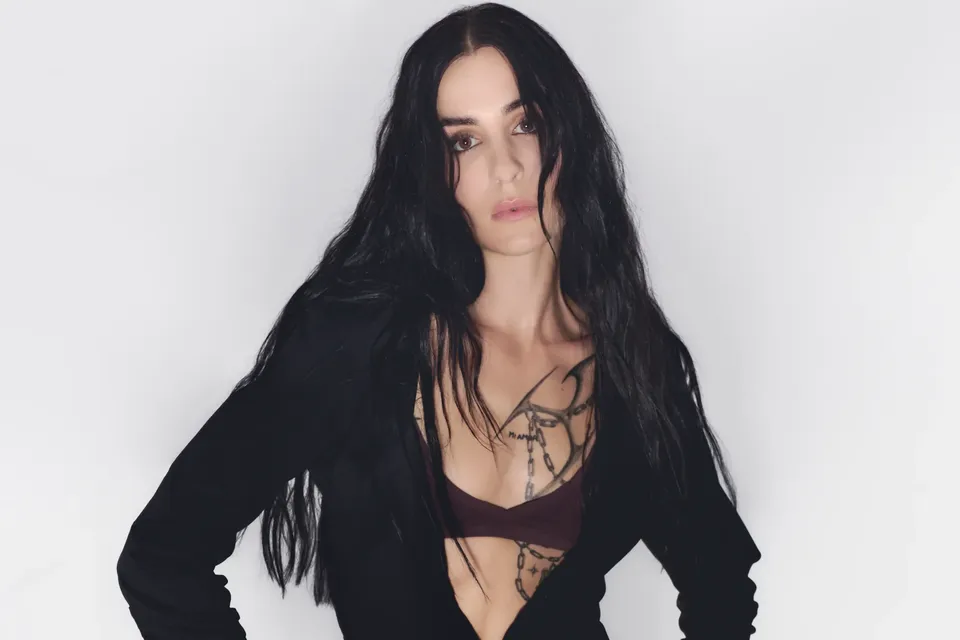 Natalia Lacunza – “Flor de canela”