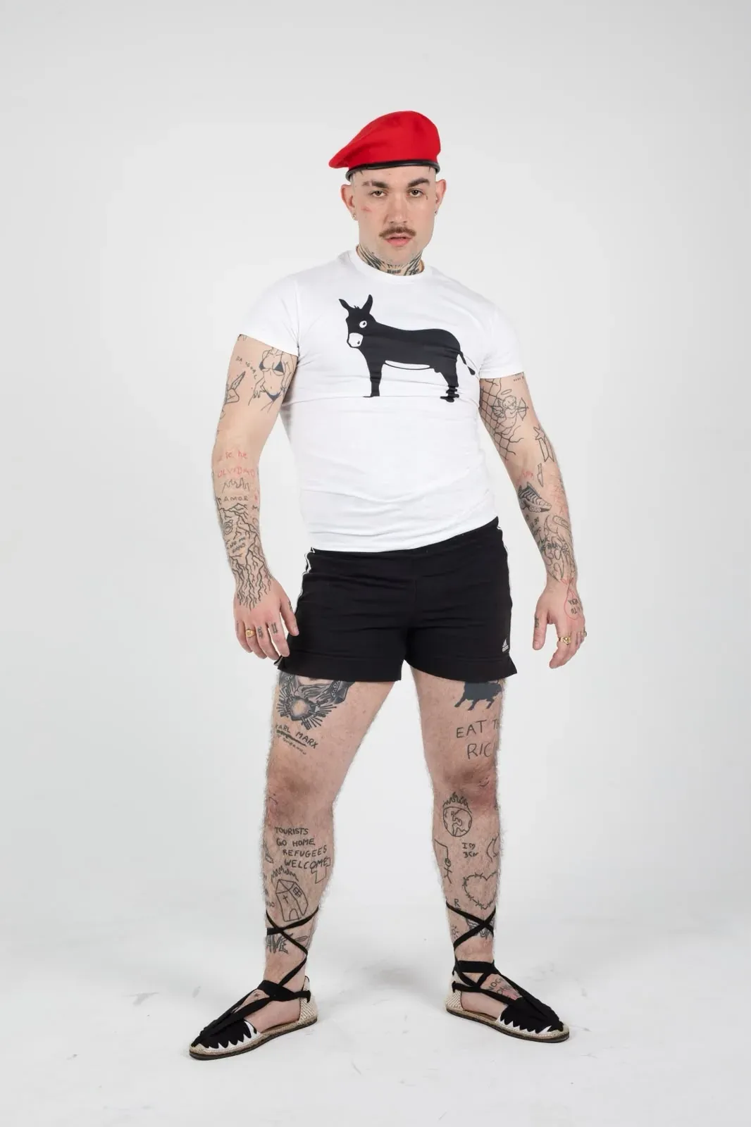 acero-la-calva-tatuada-conciencia-en-la-clase-acero-03