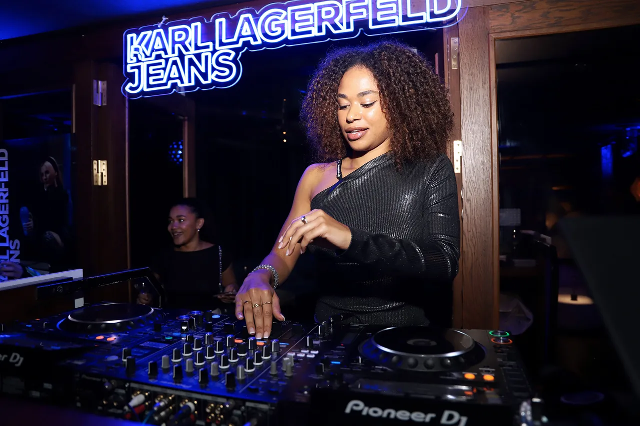 Karl Lagerfeld-Jeans_15