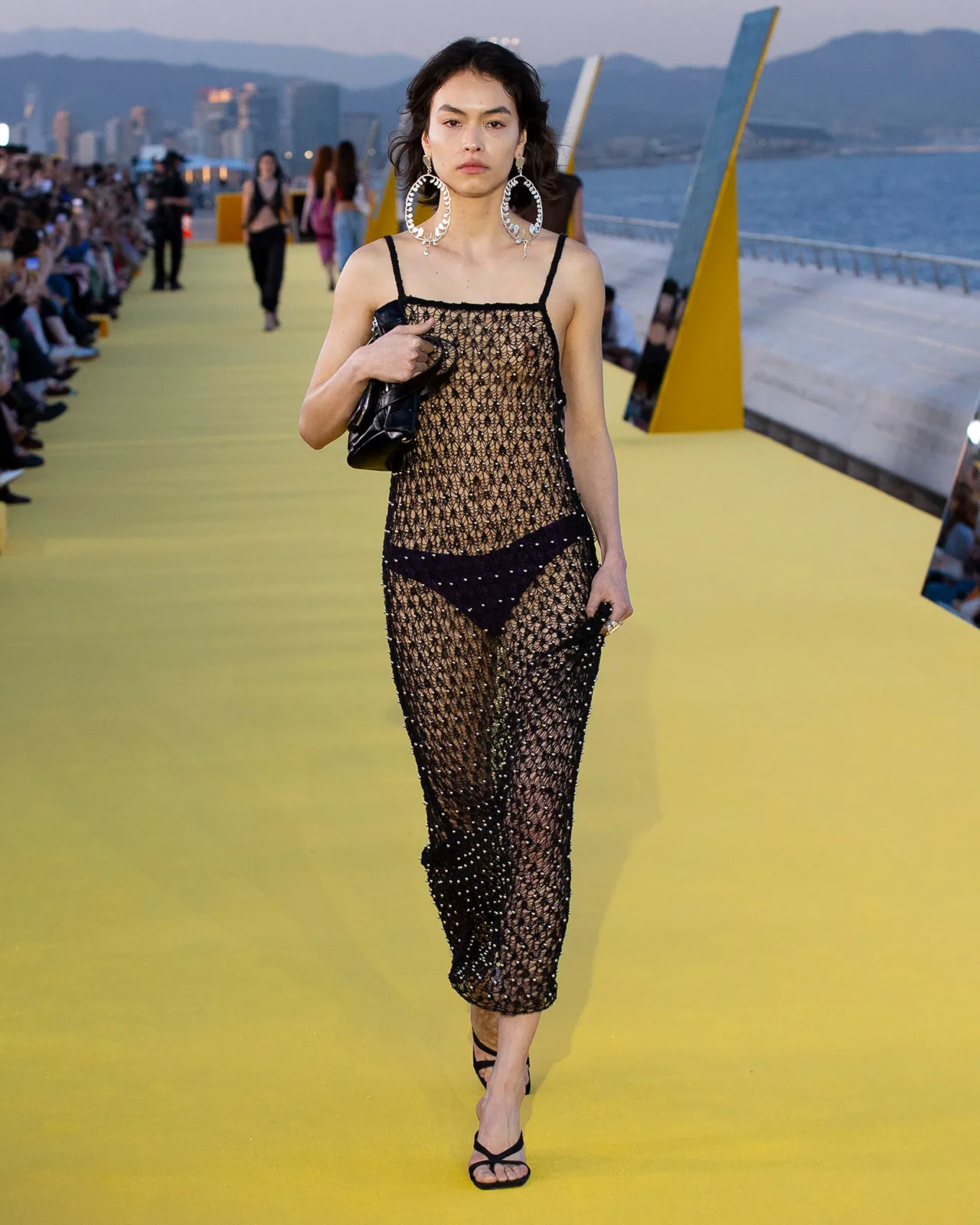 desigual-desfile-metal-39